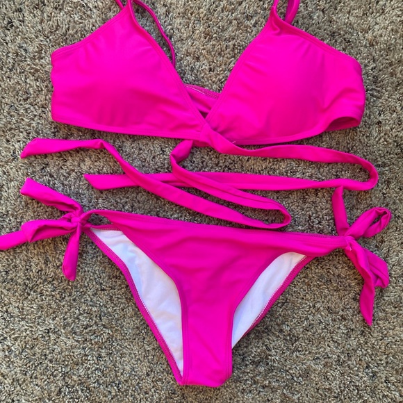 Hot Pink SHEIN bikini with wrap top - Picture 4 of 8
